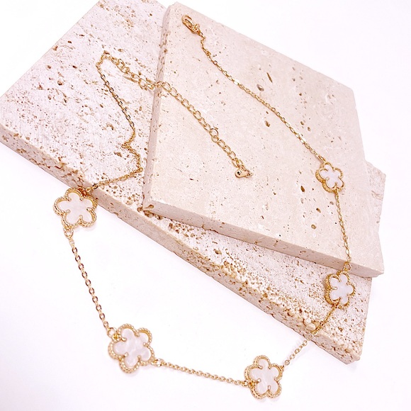 White And Gold Flower Necklace - Picture 2 of 6